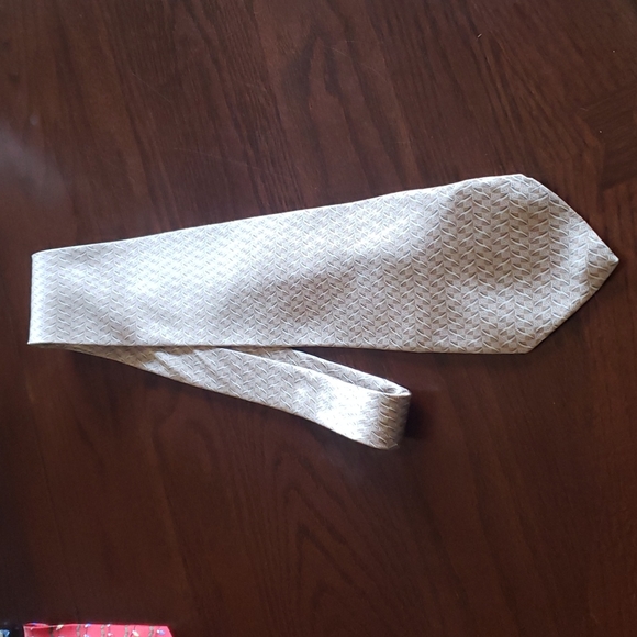 Geoffrey Beene 100% silk tie - Picture 1 of 5
